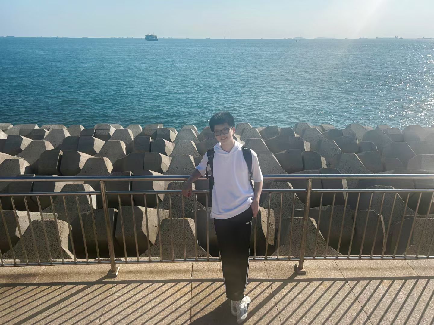 Hengchao Xu standing by the sea